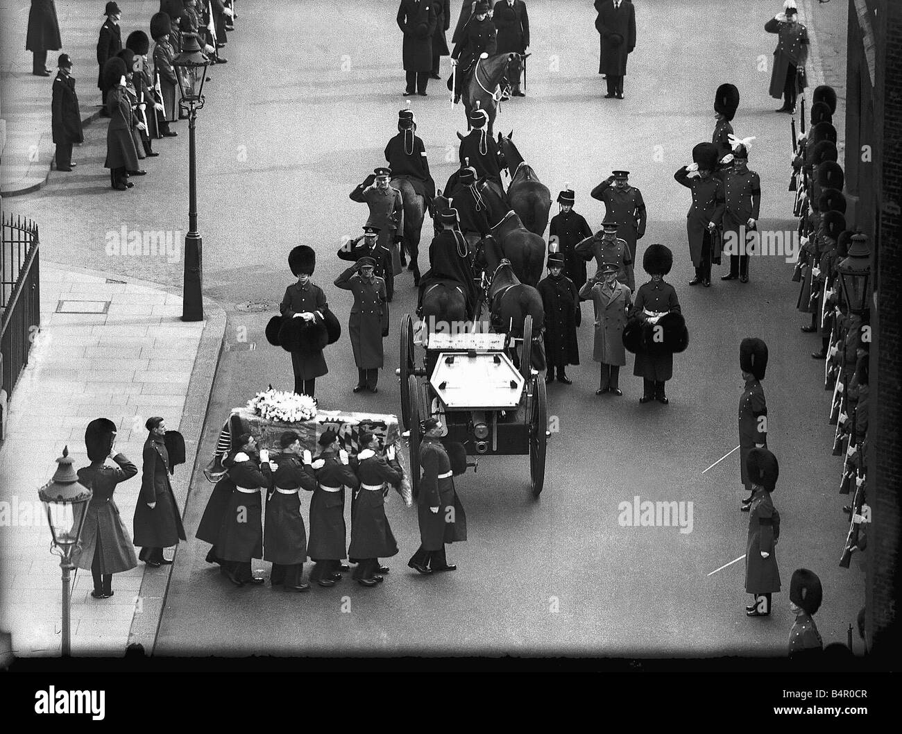 Queen Mary S Funeral March 1953 Guards Carry The Coffin Of Queen