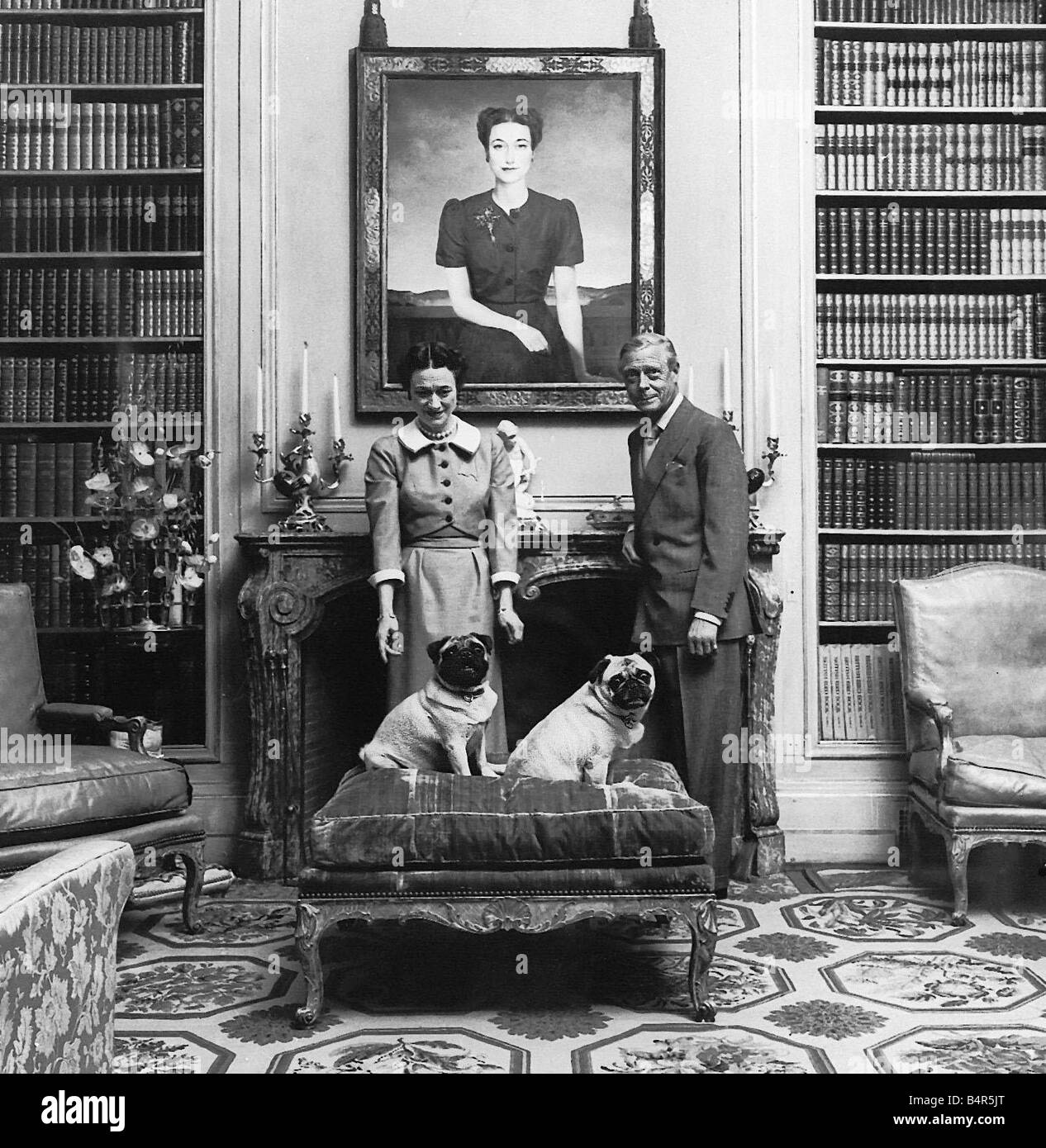 8x10 photo Duke and Duchess of Windsor along with their little dog Tropper