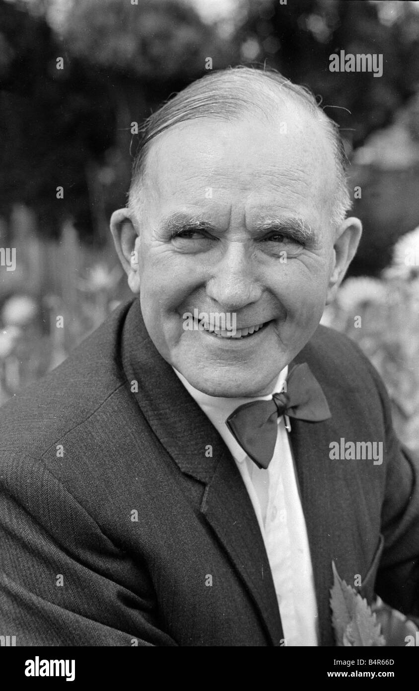 Albert Pierrepoint the last chief executioner who retired in 1956 relaxing in the garden of his Southport home Ex Hangman August 1974 Stock Photo