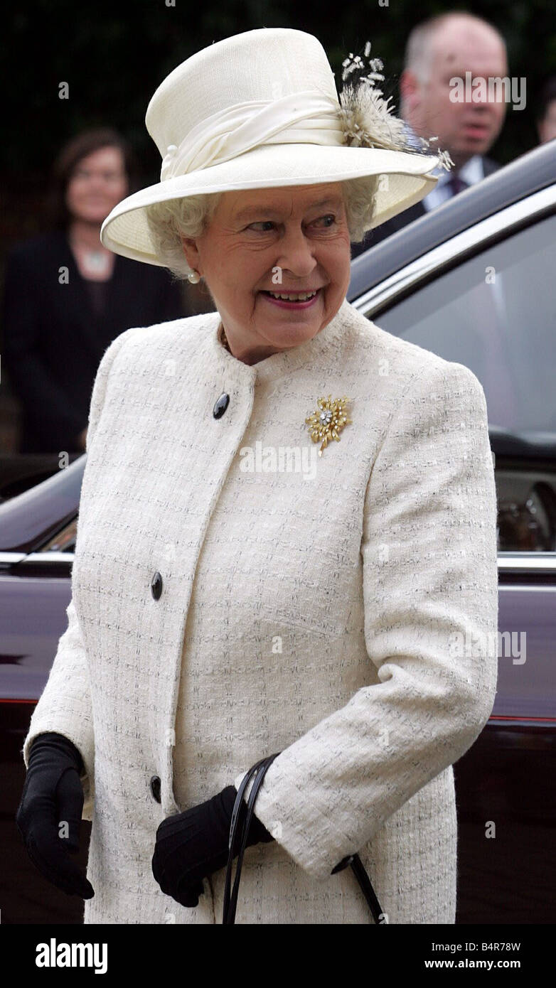 HRH the Queen during a visit to Dame Allans School in Fenham Stock Photo