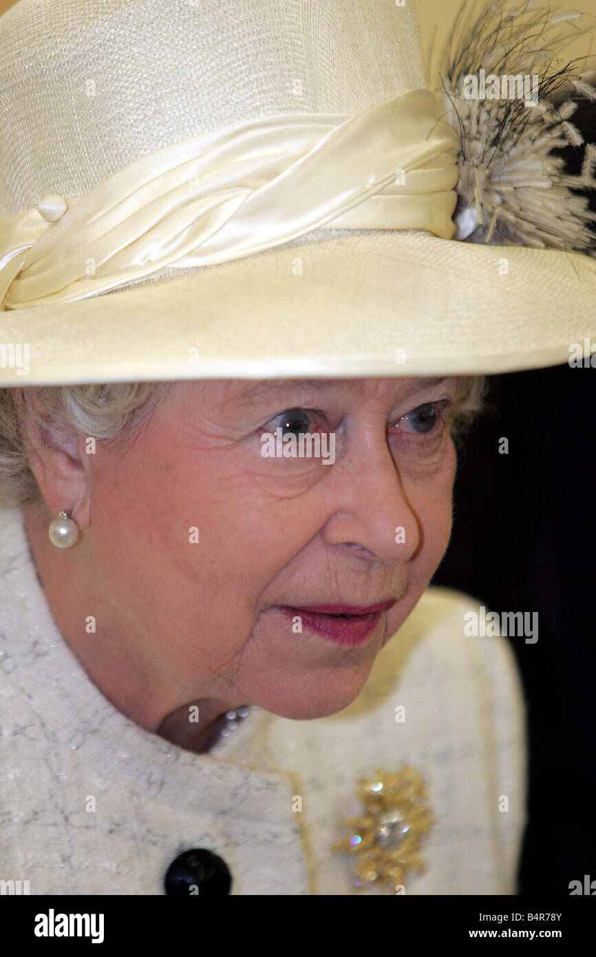 HRH the Queen during a visit to Dame Allans School in Fenham Stock Photo