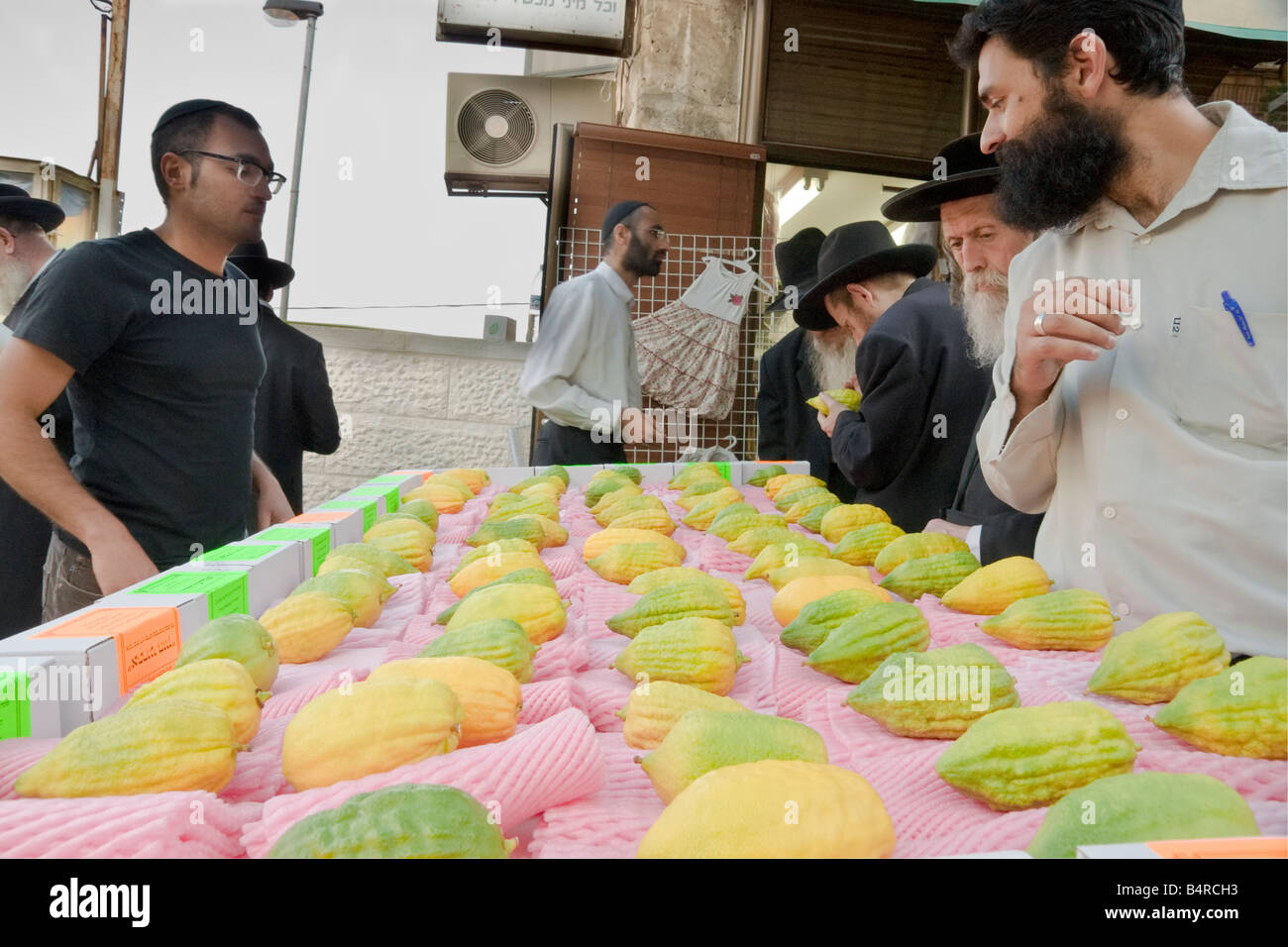 Jerusalem, Israel. Orthodox Jews looking for a suitable Citron ('Esrog') fruit for the Sukot holiday. Stock Photo