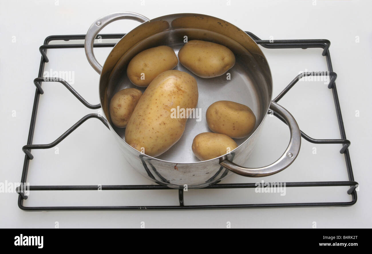 Preparation (Step.3), Pasta with sepia, botargo and potatoes, Italy Stock Photo