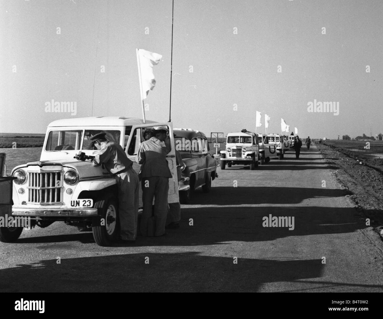 Suez Crisis 1956 Under a flag of truce UNO vehicles prepare to drive through the British front lines on route to Cairo Stock Photo