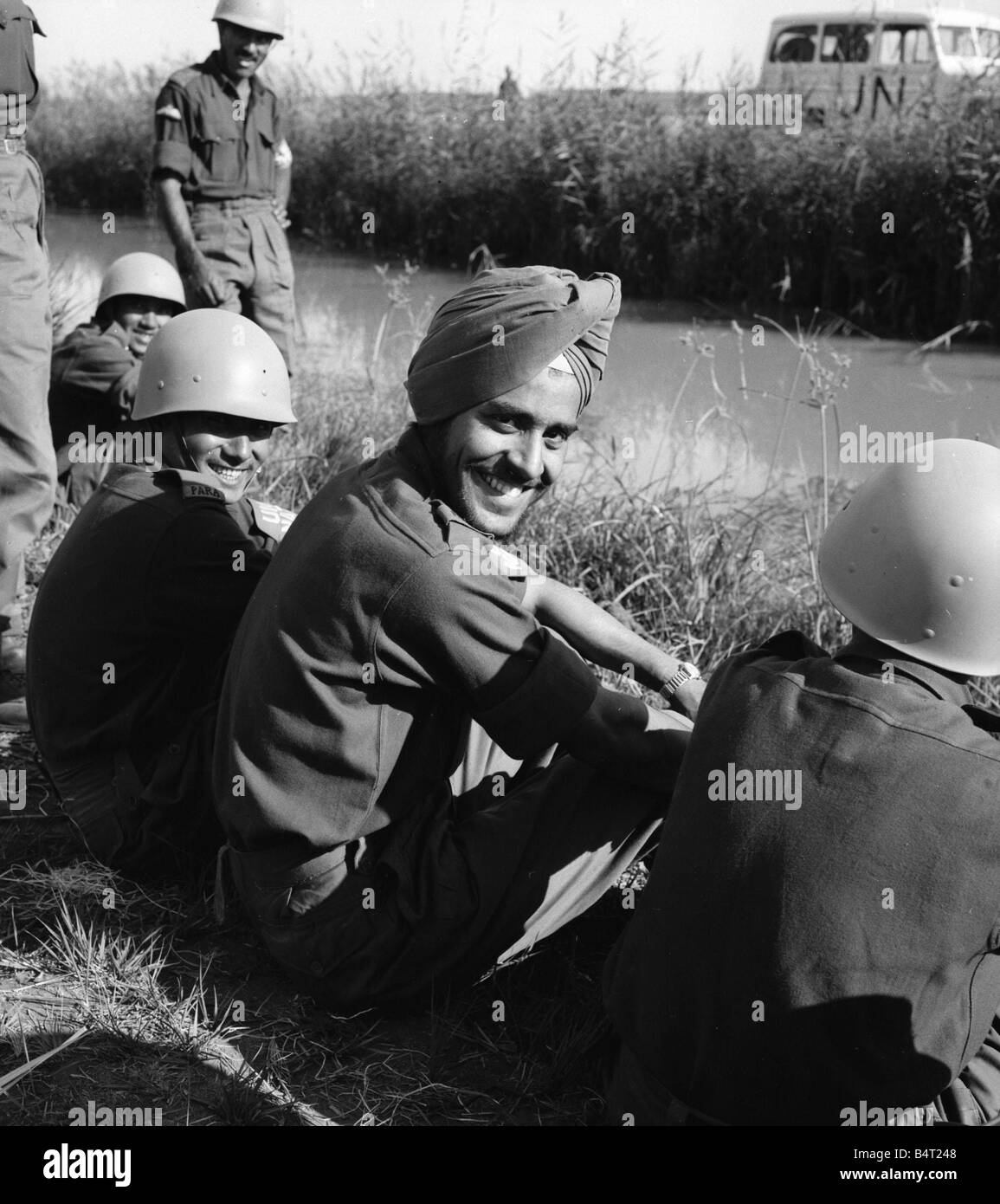 Suez Crisis 1956 Sikh Mohindar Singh an Indian paratrooper of the Kumoan Rifles at El Cap as part of the UNO peacekeeping force Stock Photo