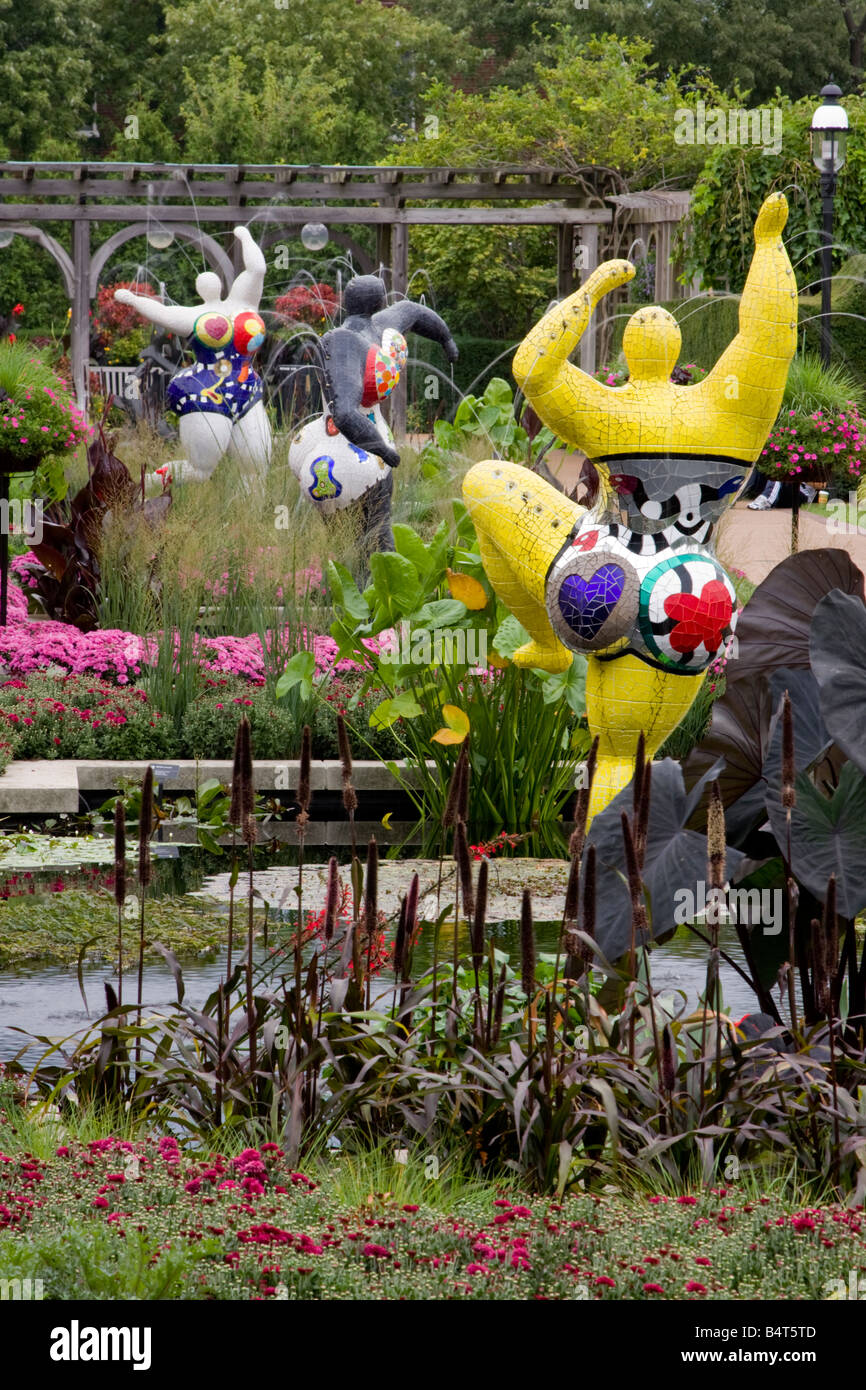 St. Louis, Missouri Botanical Garden. Pop art sculpture of Niki de Saint  Phalle Stock Photo - Alamy