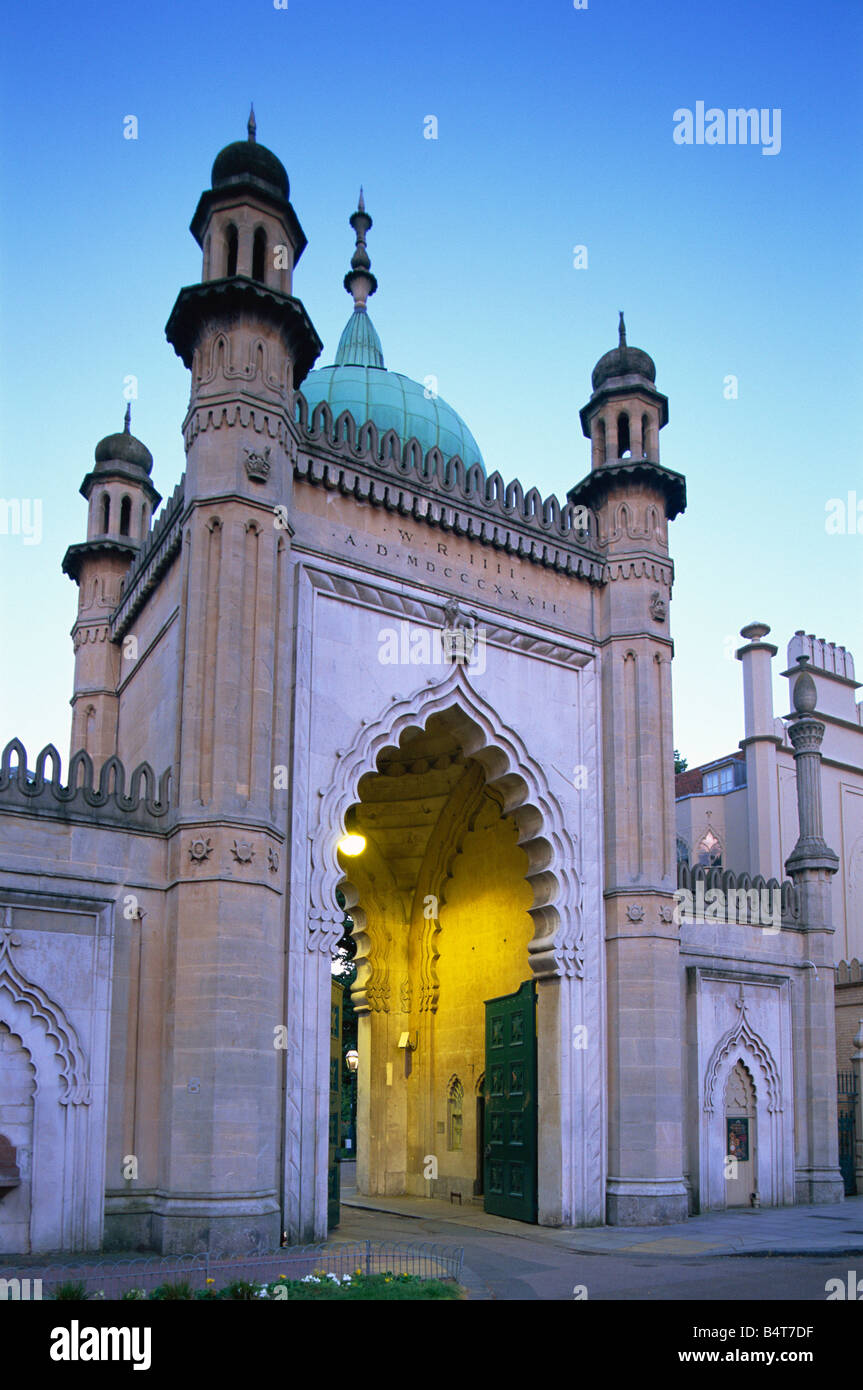 England, Sussex, Brighton, Royal Pavilion Entrance Gate Stock Photo Alamy