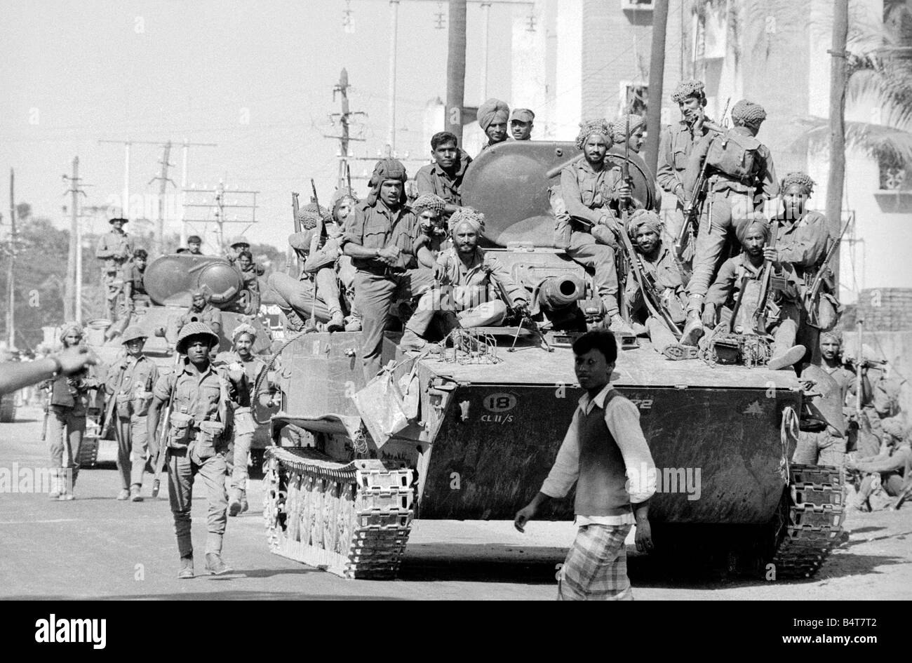 Pakistani war scenes in Calcutta December 1971 20 12 1971 DM71 11795 Daily Mirror Piper alegriaproductions260706 Stock Photo