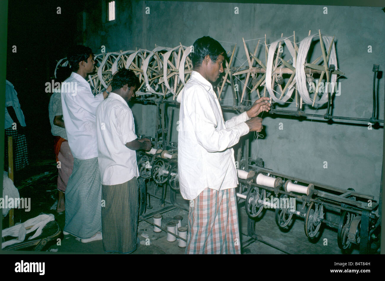 Spinning cotton onto bobbins near Dhaka Bangladesh CHAPTER6 86 12730