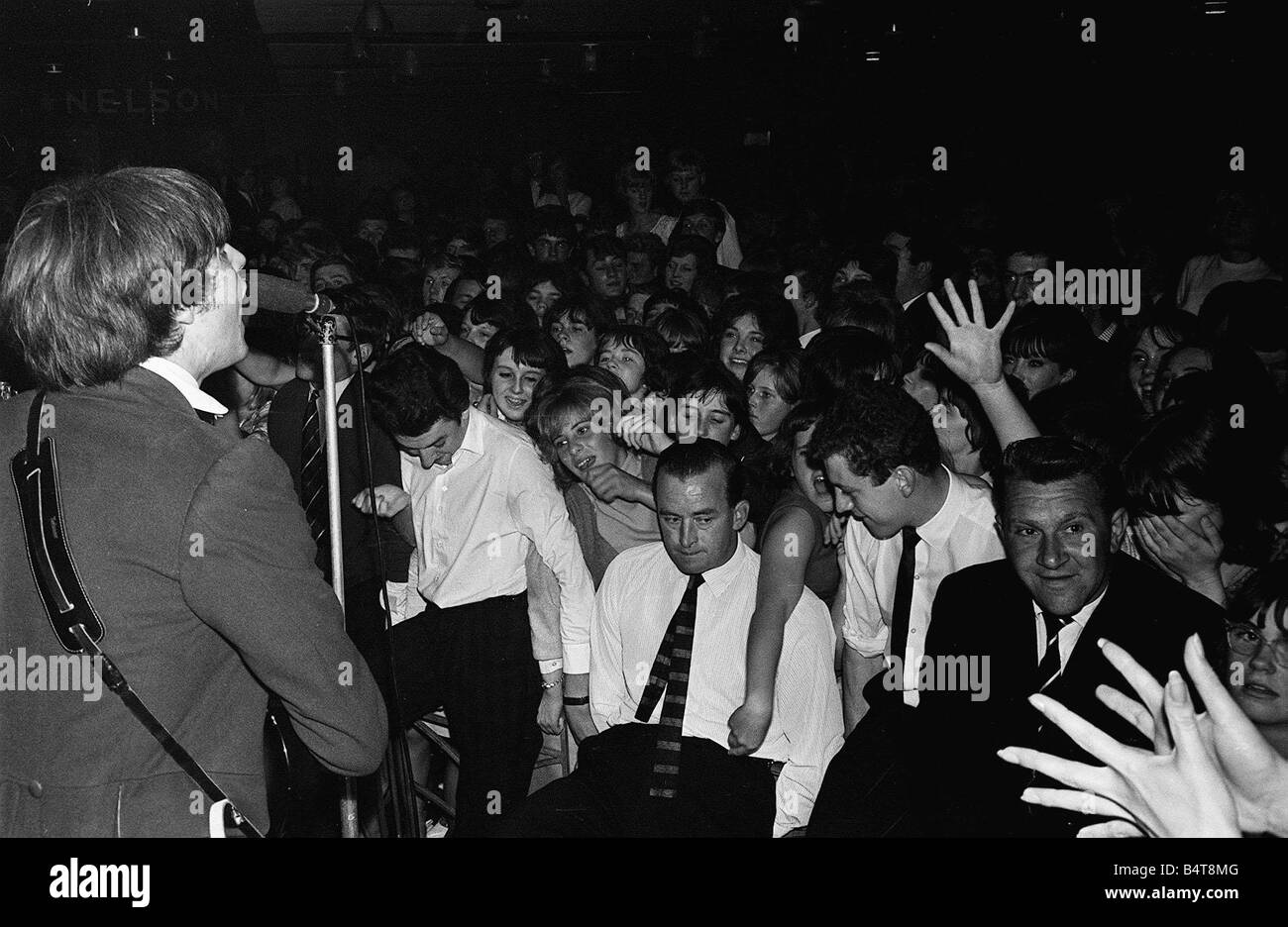The Kinks on stage singing to a large crowd September 1964 Stock Photo ...