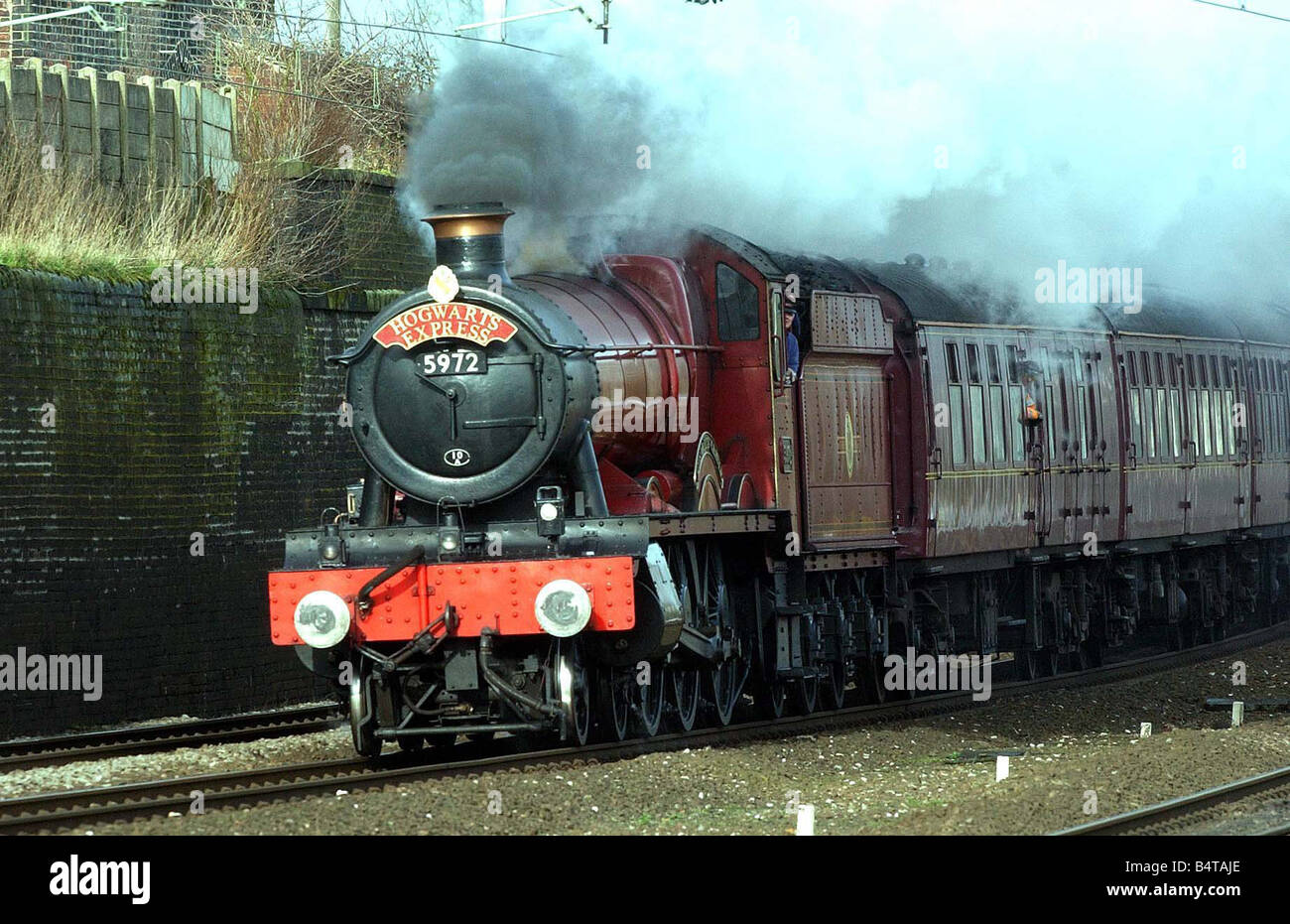 The Hogwarts Express steam train blasts through Norton Bridge Station in Staffordshire Stock Photo