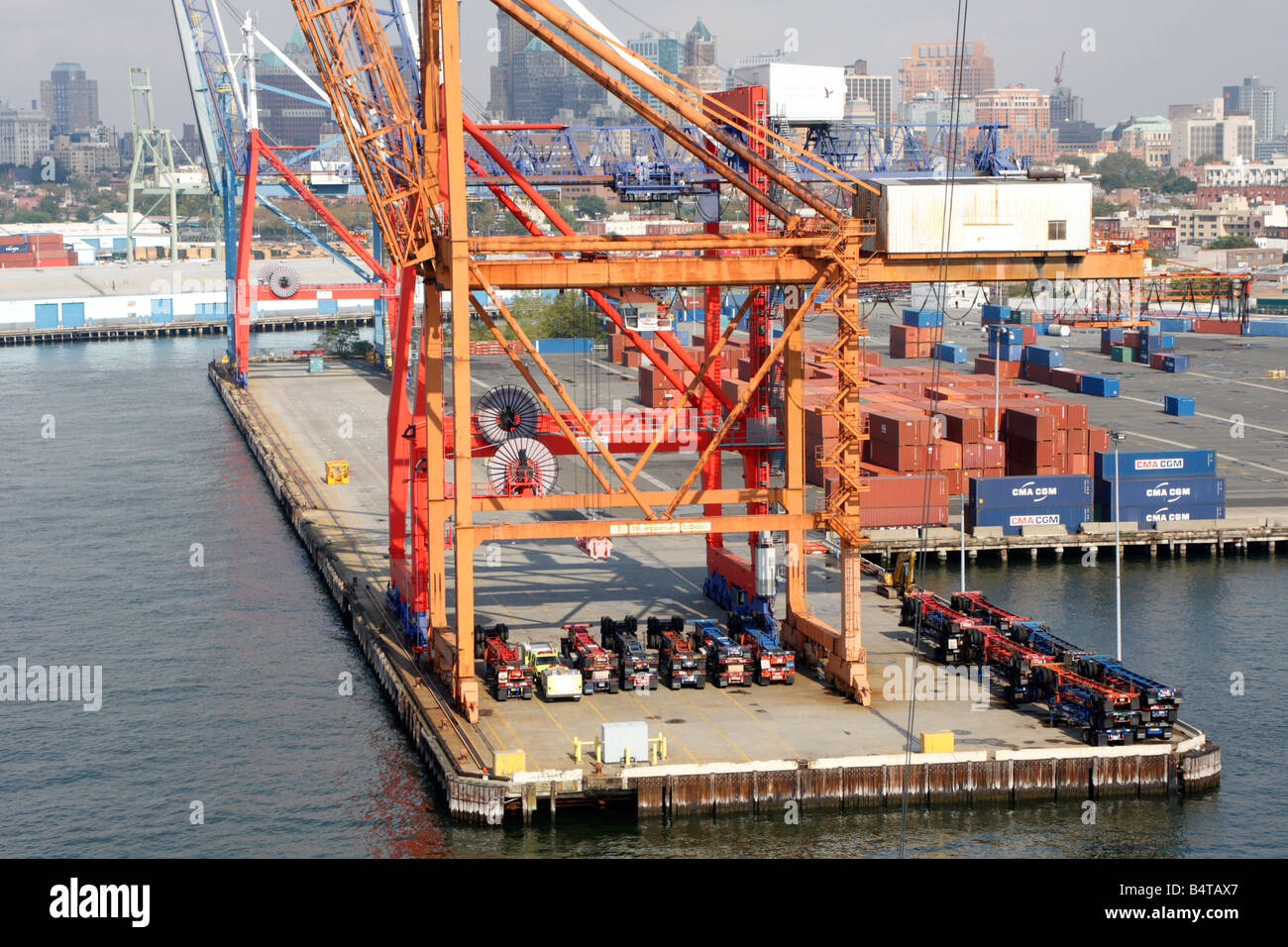 Loading Dock Trucks High Resolution Stock Photography and Images Alamy