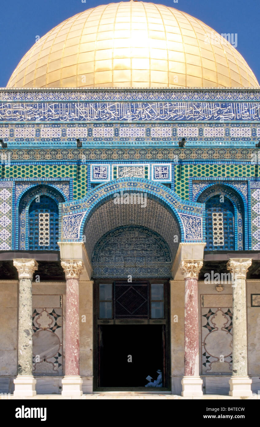 A close view of the main entrance to the Dome of the Rock Islamic shrine on  Temple Mount in Jerusalem Stock Photo - Alamy