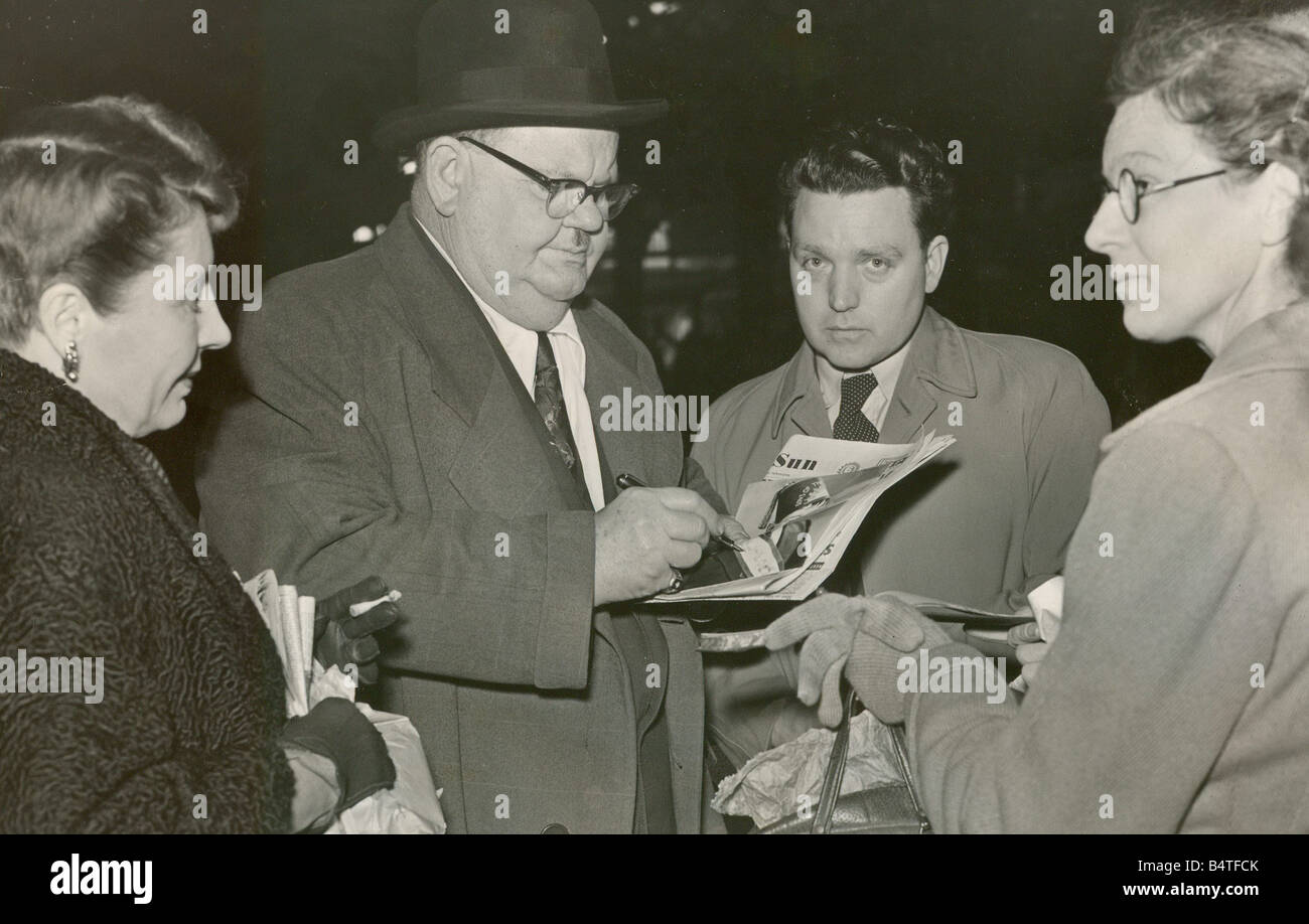 Laurel Hardy Comedy duo Stan Laurel and Oliver Hardy Oliver Hardy signs autographs Stock Photo
