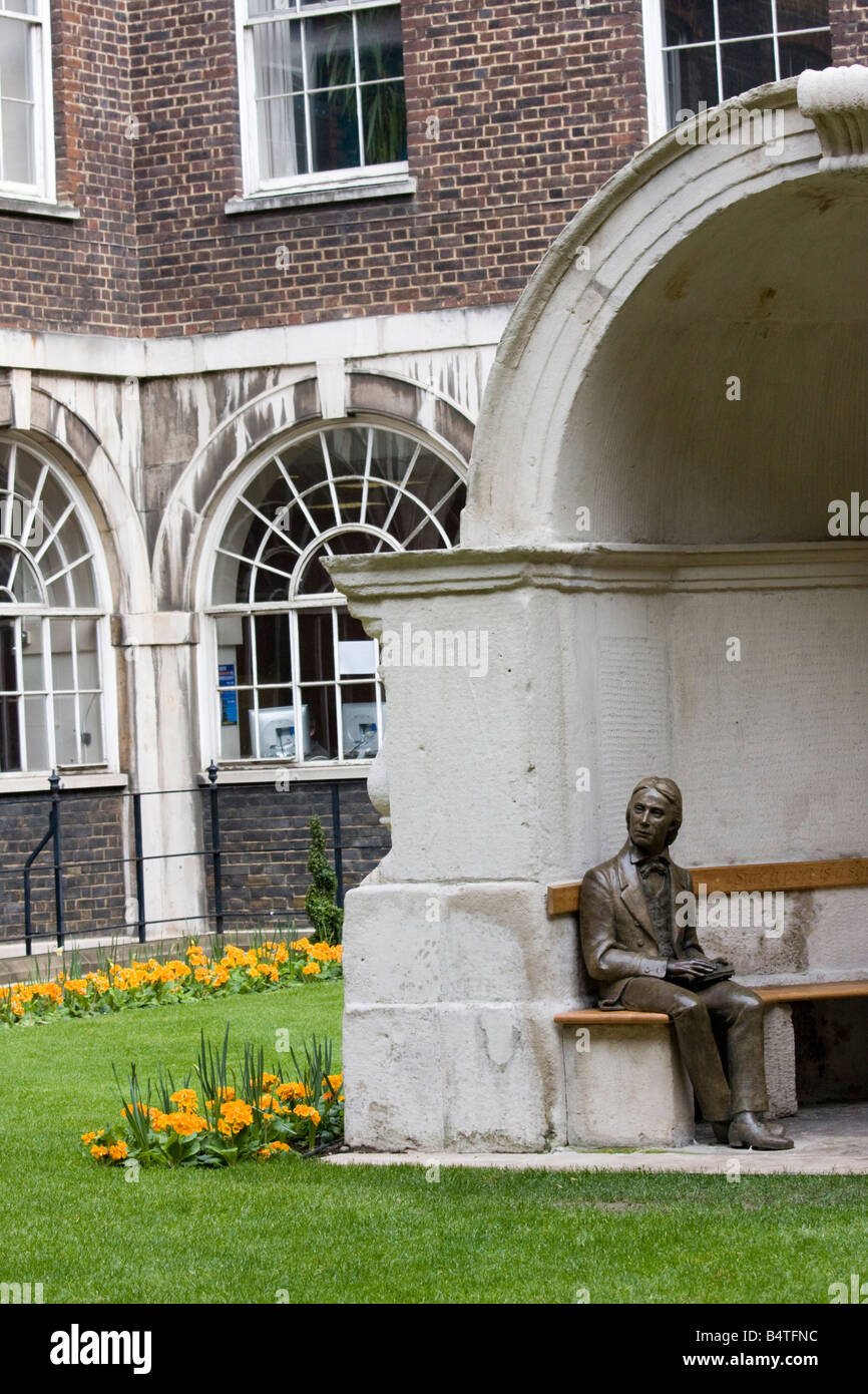 Statue in alcove of poet John Keats by sculptor Stuart Williamson at Guys Hospital London GB UK Stock Photo