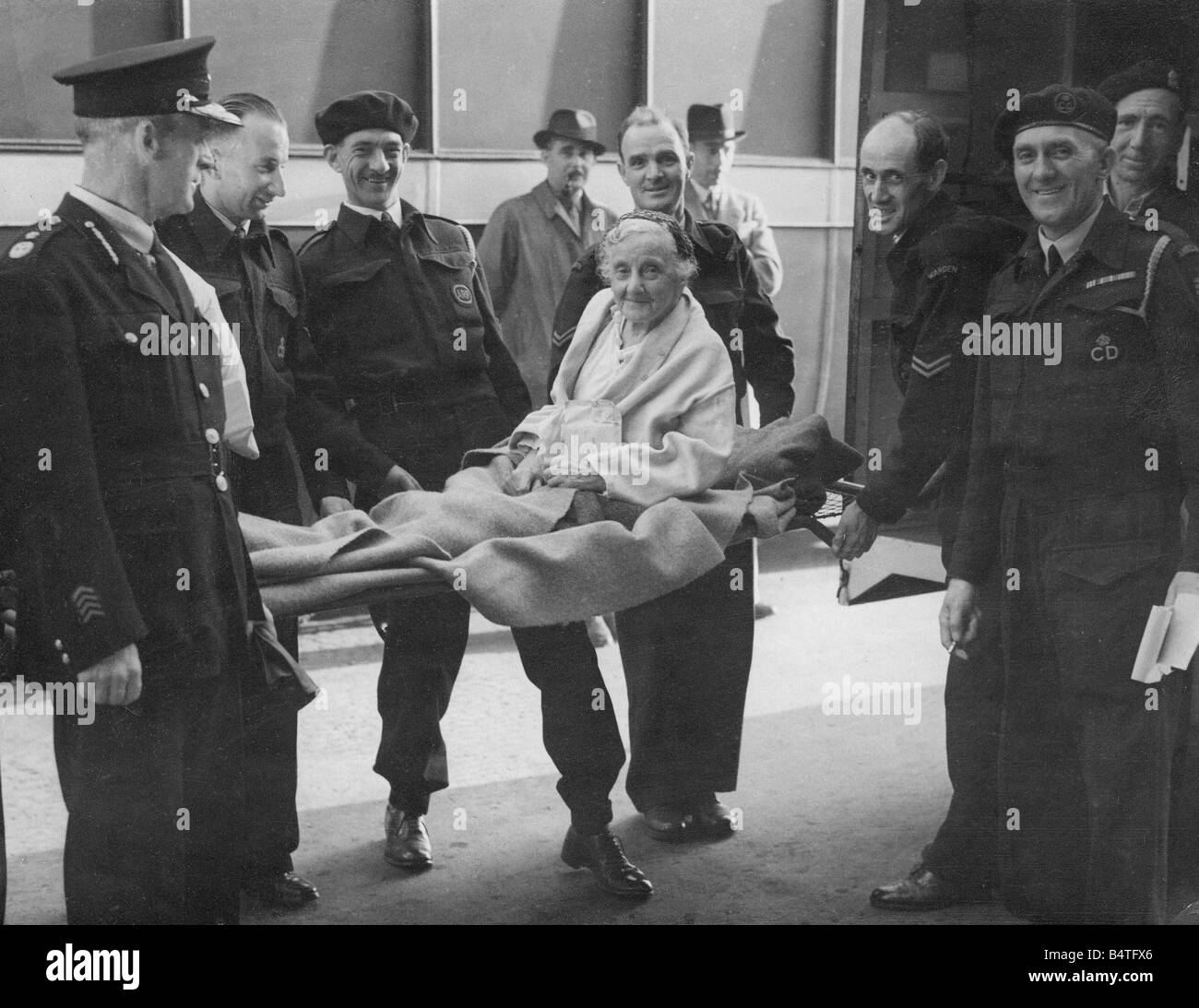World war two evacuees hi-res stock photography and images - Alamy