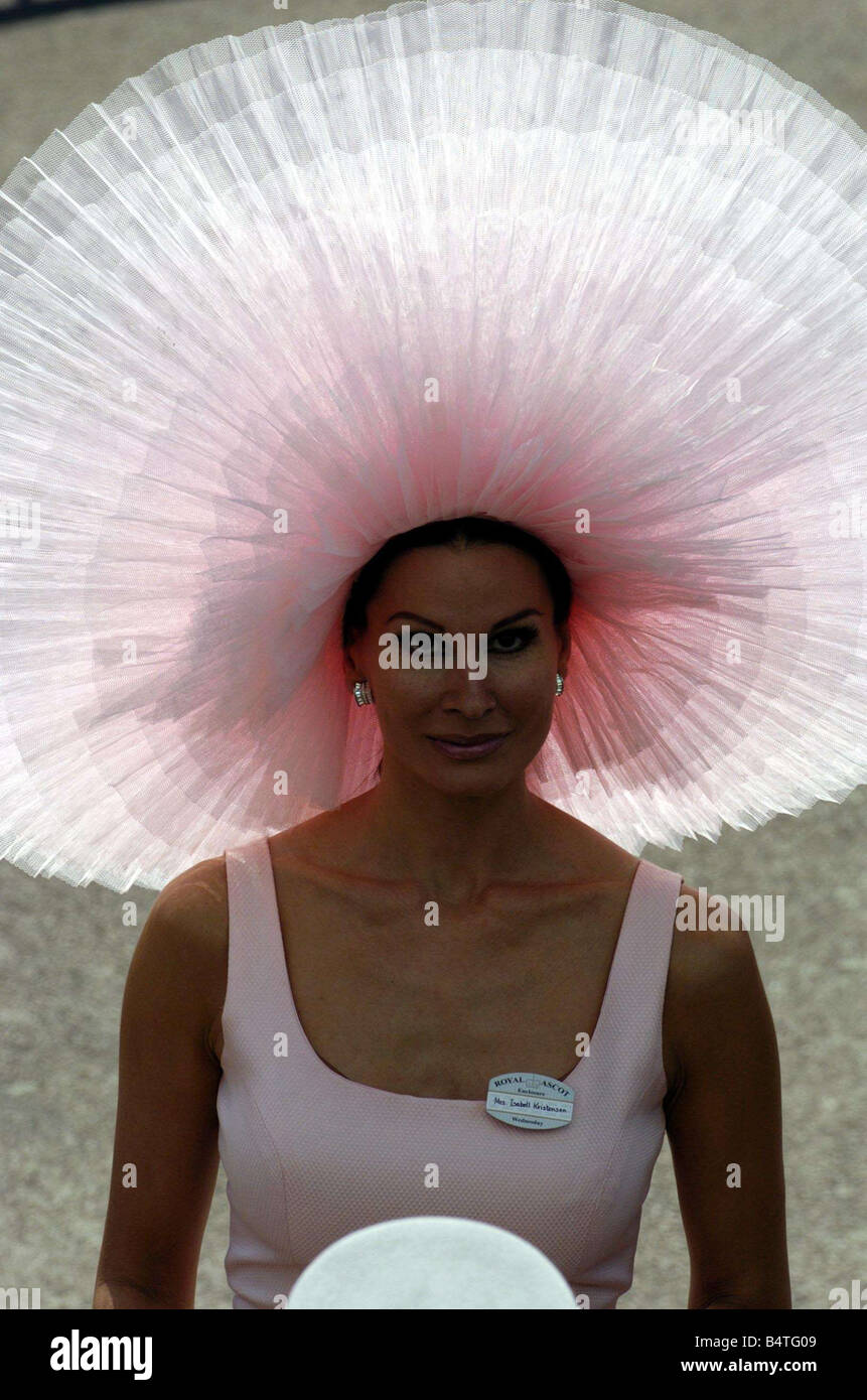 Isabella Kristiansen at Ascot horse racing races fashion hat big hat pink  hat stylish high society June 2004 2000s Mirrorpix Stock Photo - Alamy