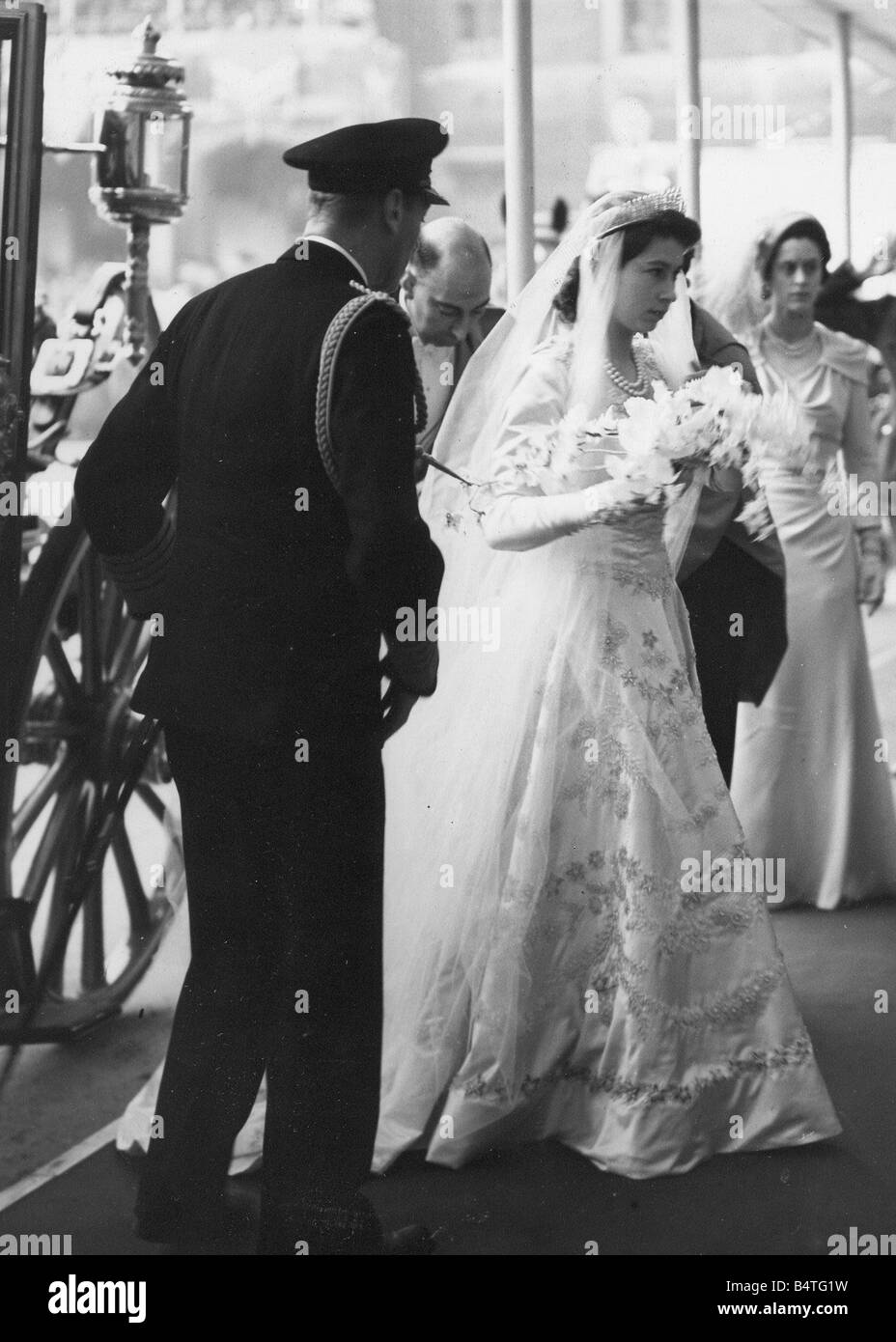 Princess Elizabeth Queen Elizabeth II marries the Duke of Edinburgh 20 November 1947 Princess Elizabeth arriving at Westinster Abbey with her father King George VI Stock Photo