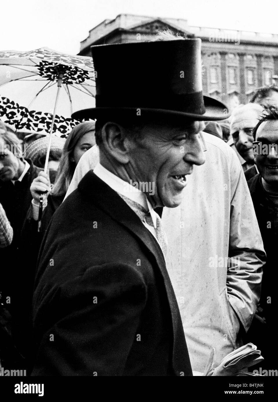 Fred Astaire July 1968 outside Buckingham Palace during the final scene of Midas Run Stock Photo