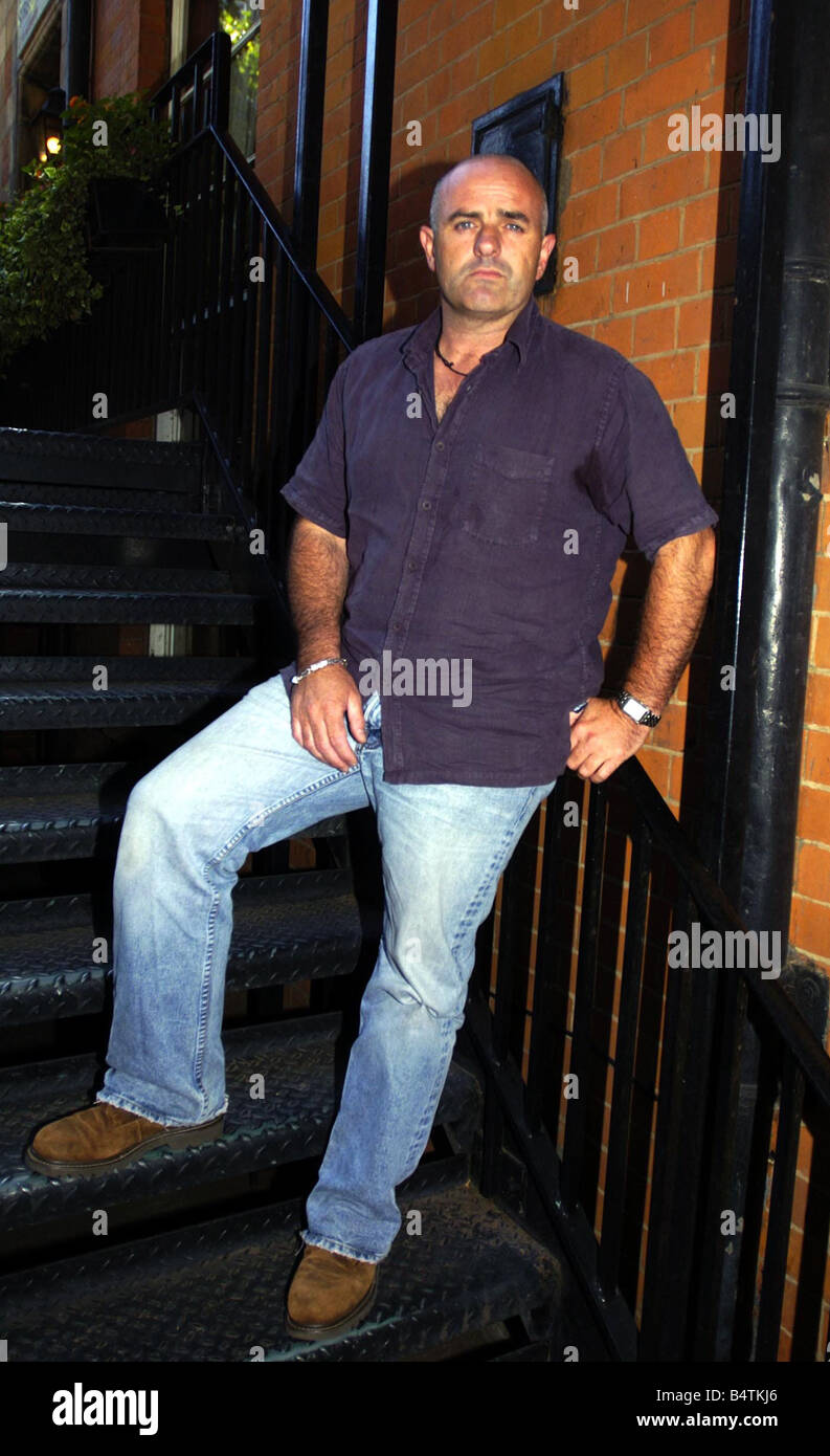 The Bill Actor Bruce Byron September 2004 In London Sitting on steps Mirrorpix Stock Photo