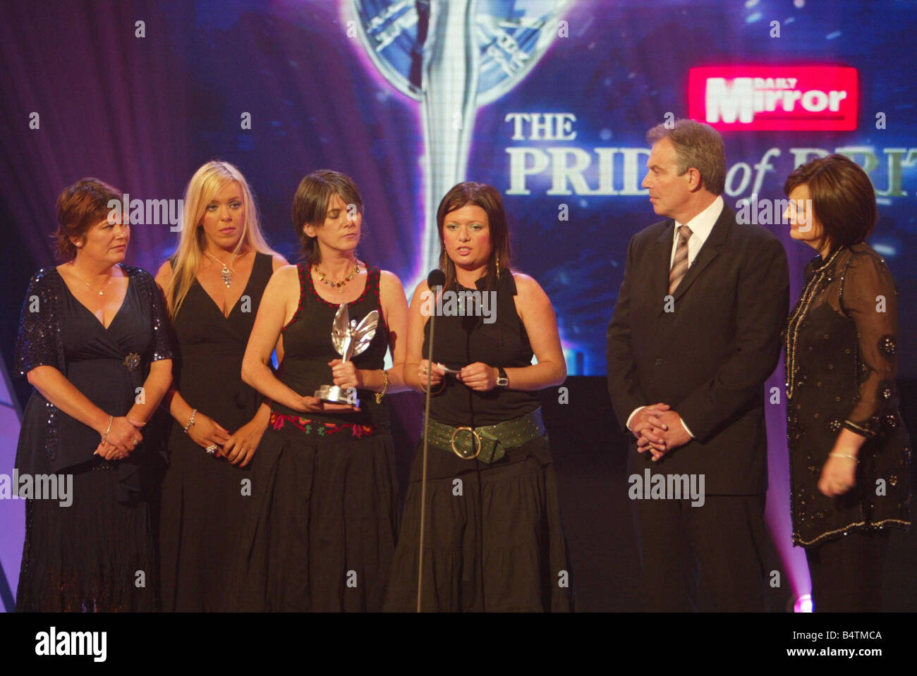 Daily Mirror Pride of Britain Awards in London October 2005 Th e McCartney sisters make a speech with the Prime Minister Tony Blair and wife Cherie looking on Stock Photo