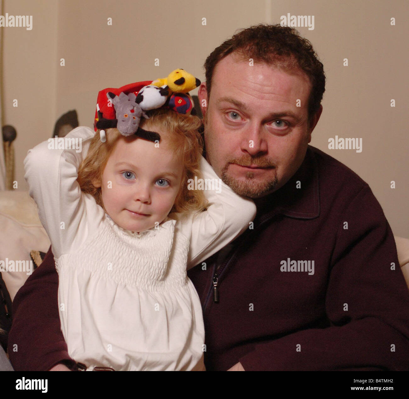 Actor John Thomson ACTOR JOHN THOMSON PICTURED WITH HIS WIFE SAMANTHA AND THEIR 3 YEAR OLD DAUGHTER OLIVIA Stock Photo