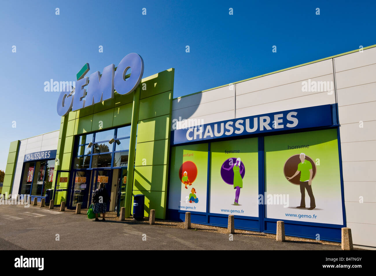 Front of "GEMO" discount shoe store, Chatellerault, France Stock Photo -  Alamy