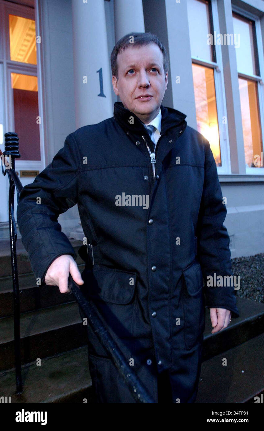 Paul Ferris arrives at the room restaurant Glasgow for meeting with actor Robert Carlyle about making film movie September 2004 Stock Photo
