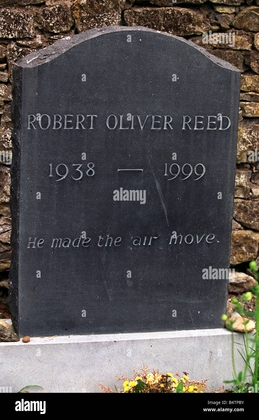 Oliver Reed May 2001 his grave in Churchtown Stock Photo Alamy