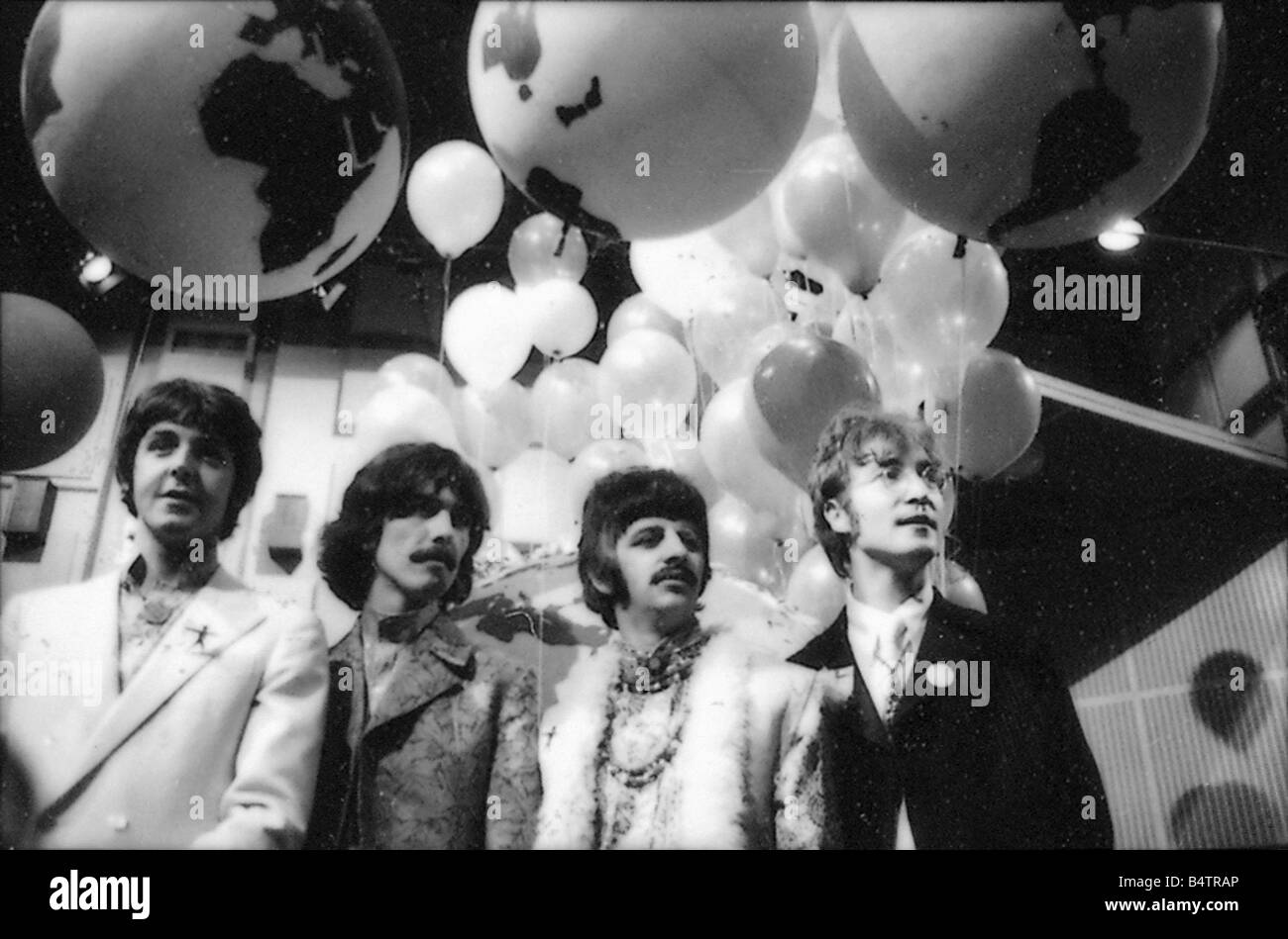 Our world the beatles 1967 hires stock photography and images Alamy