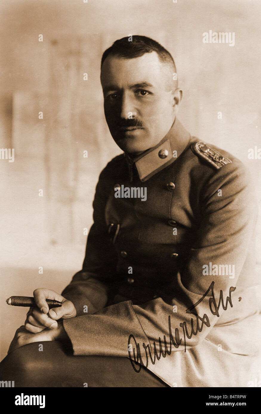 events, First World War / WWI, military, soldiers, German lieutenant, sitting, half length, Germany, 20th century, uniform, officer, officers, smikong, cigar, moustache, historic, historical, uniforms, cavalry, people, 1910s, Stock Photo