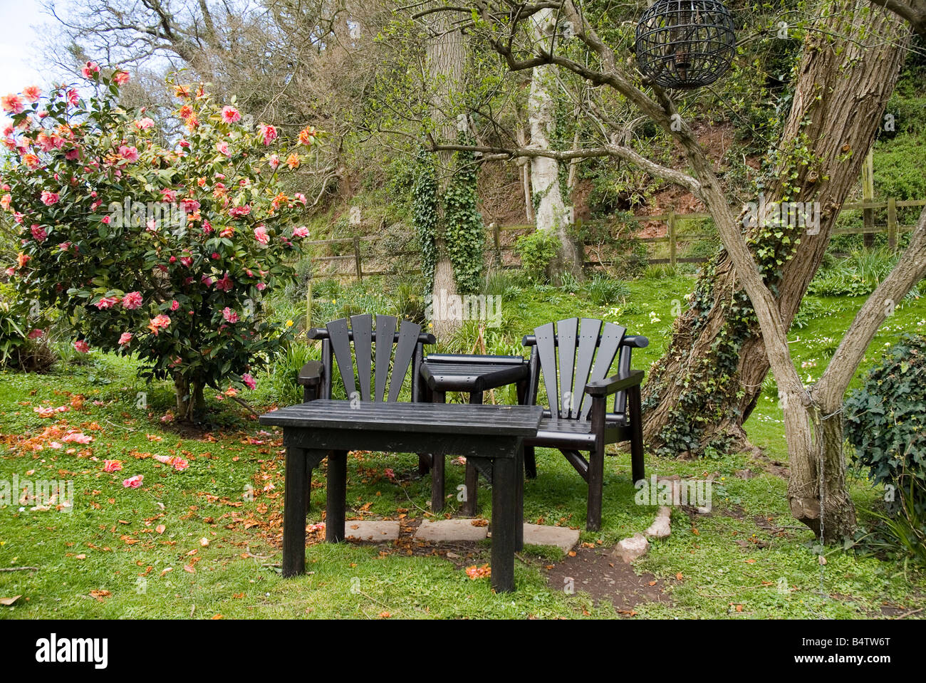 twin garden chairs and table Stock Photo - Alamy