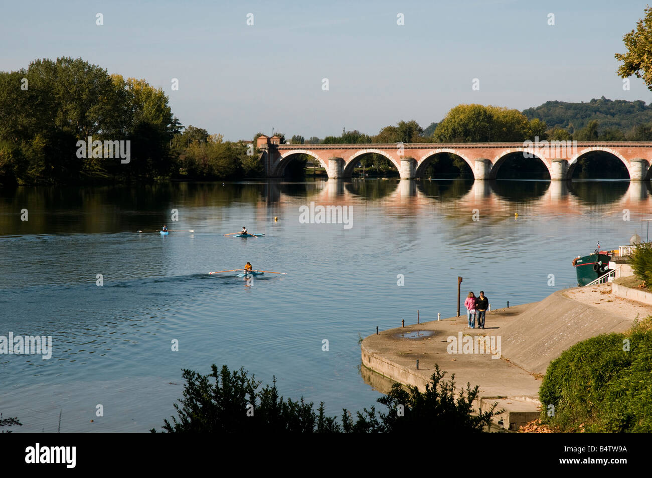France.  View of the Tarn river and bridge at Moissac, Tarn et Garonne Stock Photo