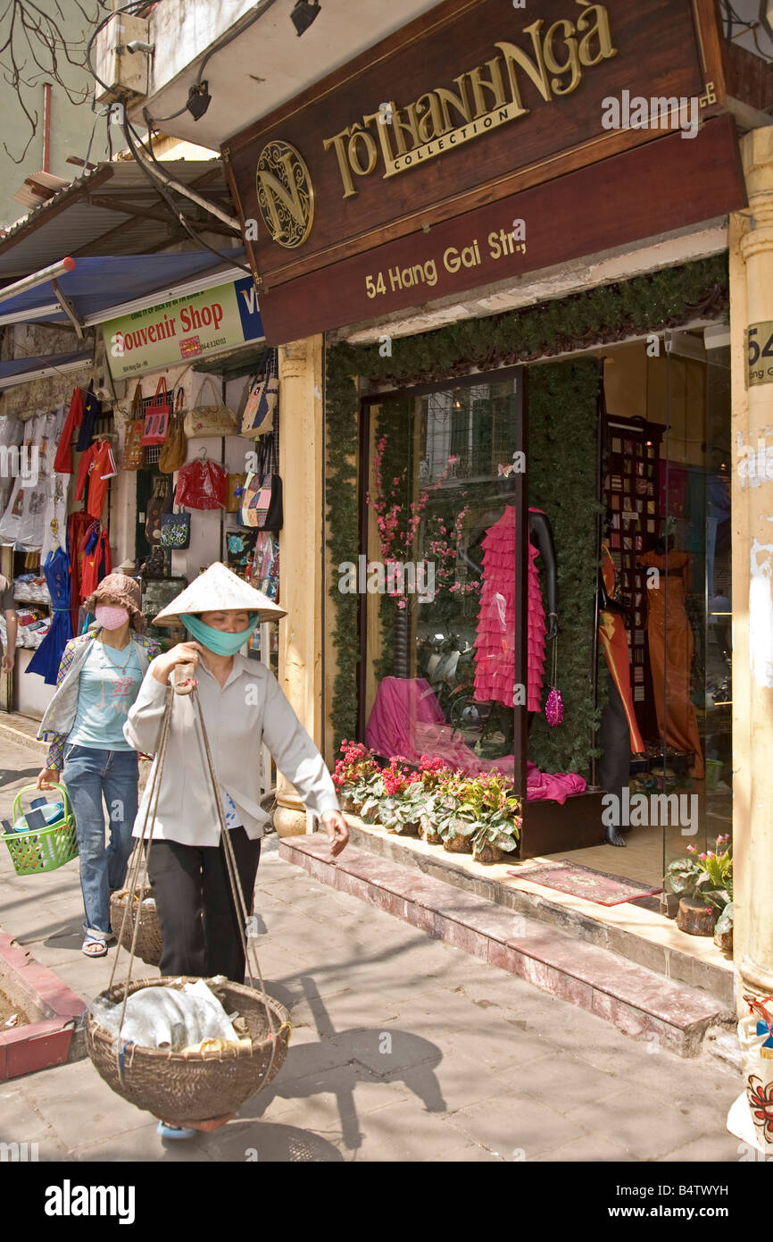 Street hawkers, shop, Hanoi, Vietnam Stock Photo - Alamy