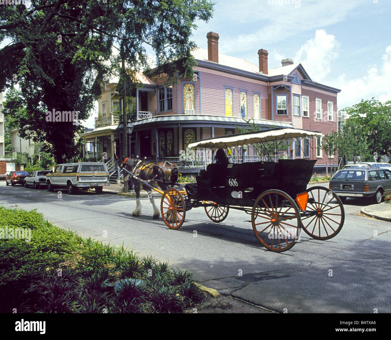 Savannah georgia historic district hi-res stock photography and images ...