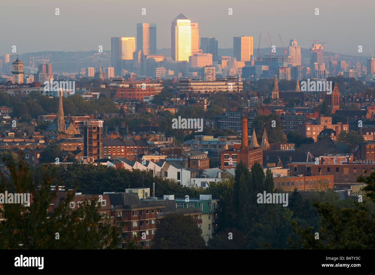 View canary wharf sunset hi-res stock photography and images - Alamy