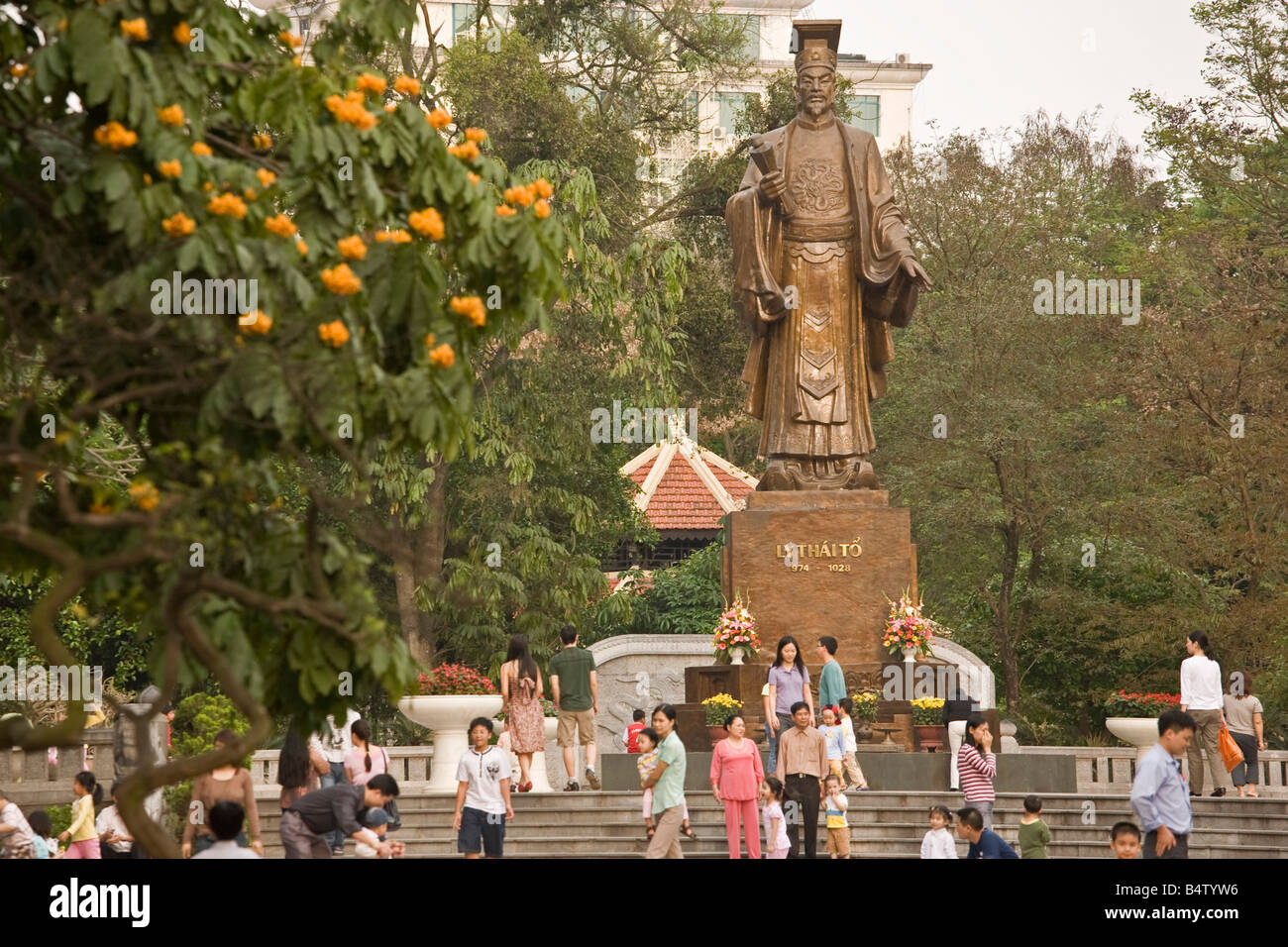 Ly Thai To statue, Hoam Kiem lake, Hanoi, Vietnam Stock Photo