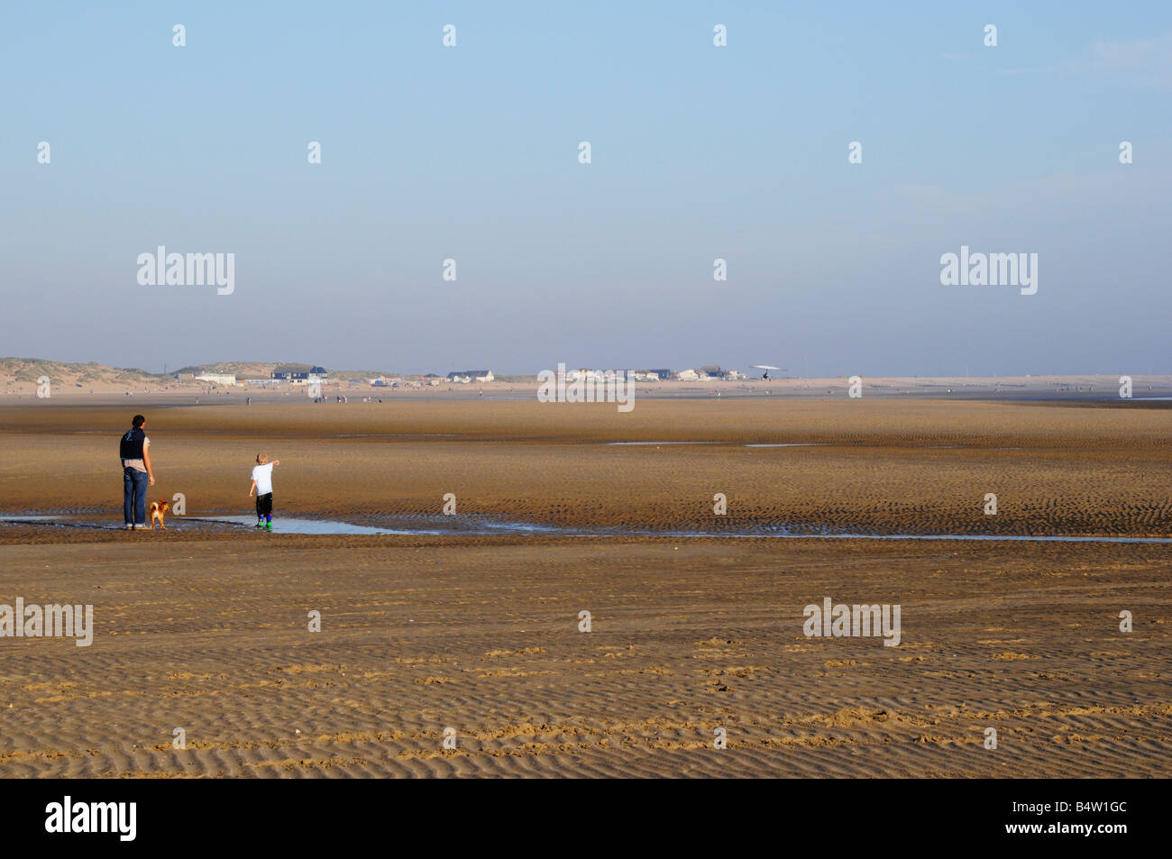 Camber sands beach houses hi-res stock photography and images - Alamy