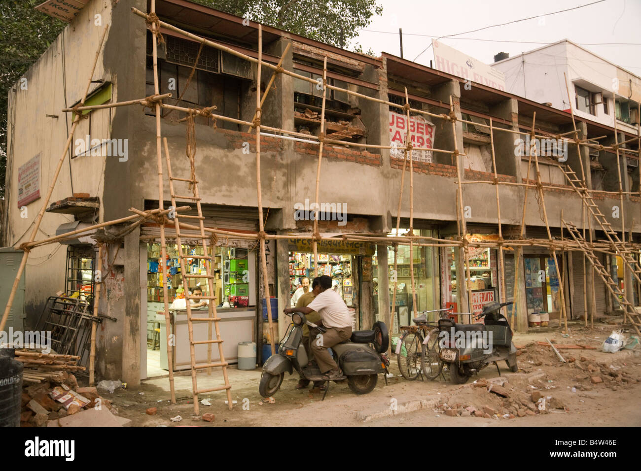 Shops under reconstruction, New Delhi, India Stock Photo