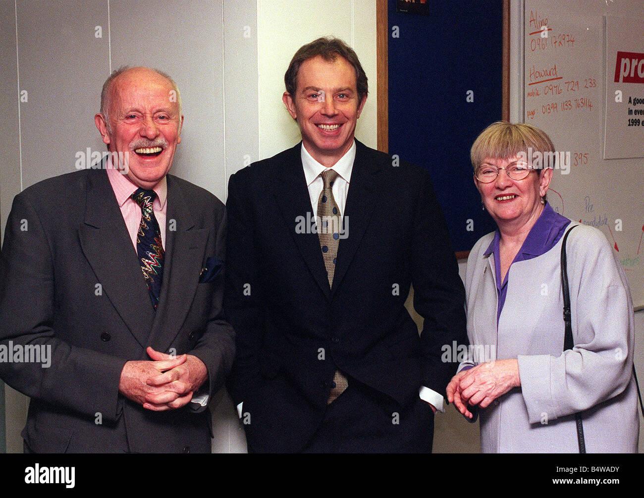 Tony Blair with Actor Richard Wilson and Margaret Prosser at the Labour Party Headquarters Millbank Tower where Tony Blair unveiled a plaque to the late John Smith Stock Photo
