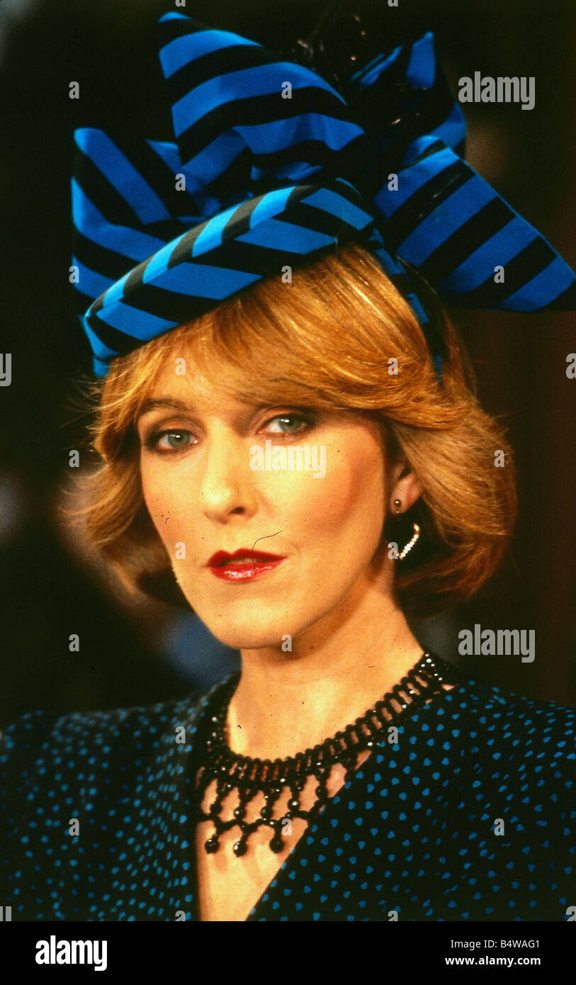 Patricia Hodge actress July 1987 WEarin gblue and black striped hat Stock Photo