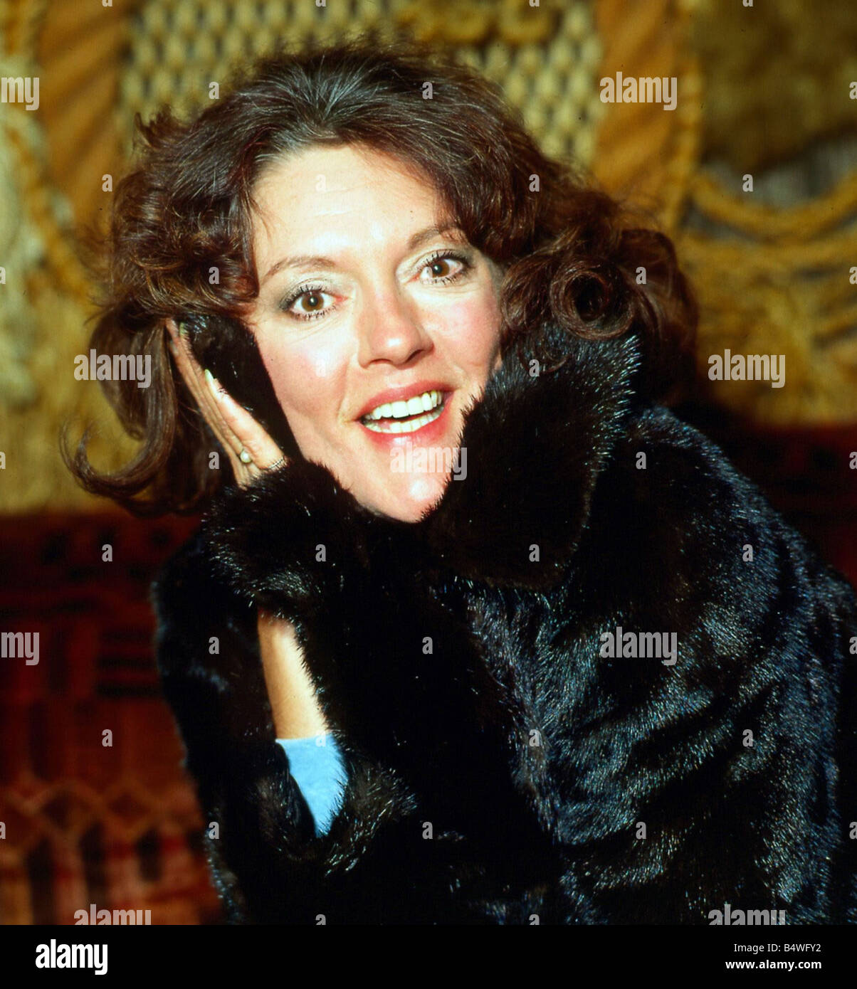 Carolyn Jones wearing fur coat March 1982 Stock Photo