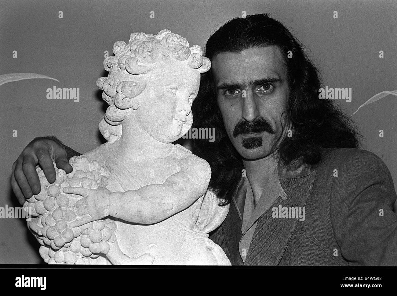 FRANK ZAPPA (1940-1993) US rock musician in 1967 Stock Photo - Alamy