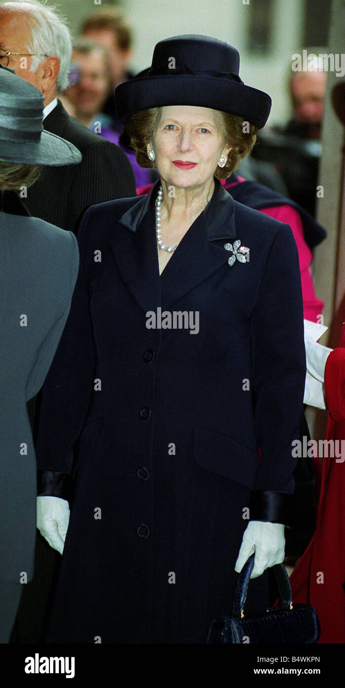 Lady Margaret Thatcher arrives at the Mansion house lunch hosted by Lady Levene November 1999 mdtgu Stock Photo