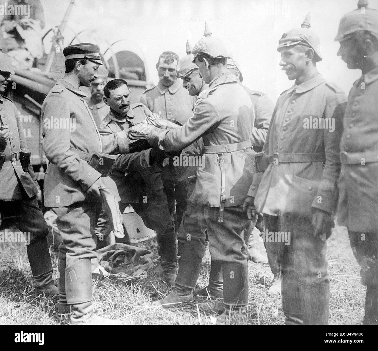 World War I Issuing rations to German soldiers Stock Photo