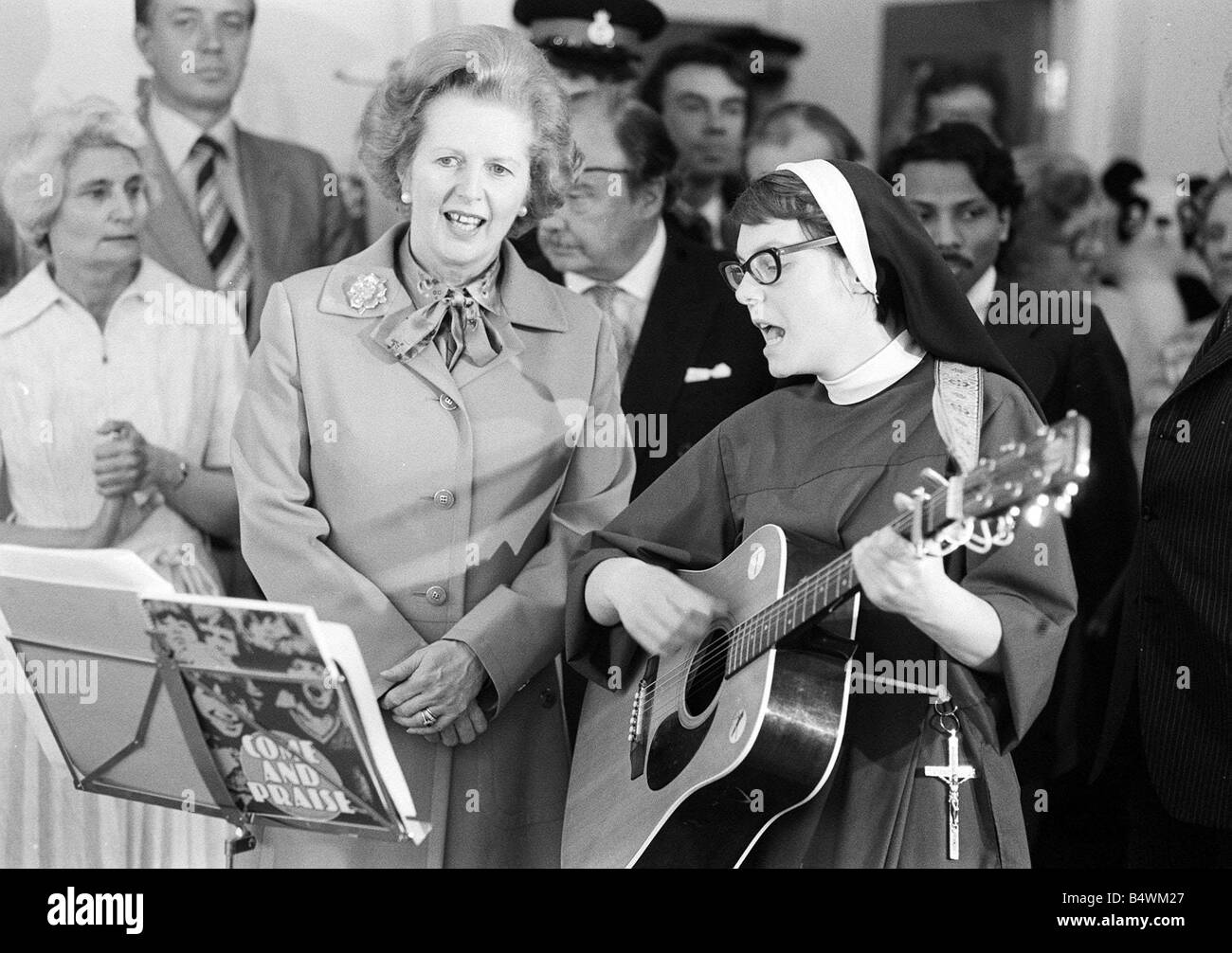 Prime Minister Margaret Thatcher visits Toynbee Hall in the East End singing with a nun July 1980 Stock Photo