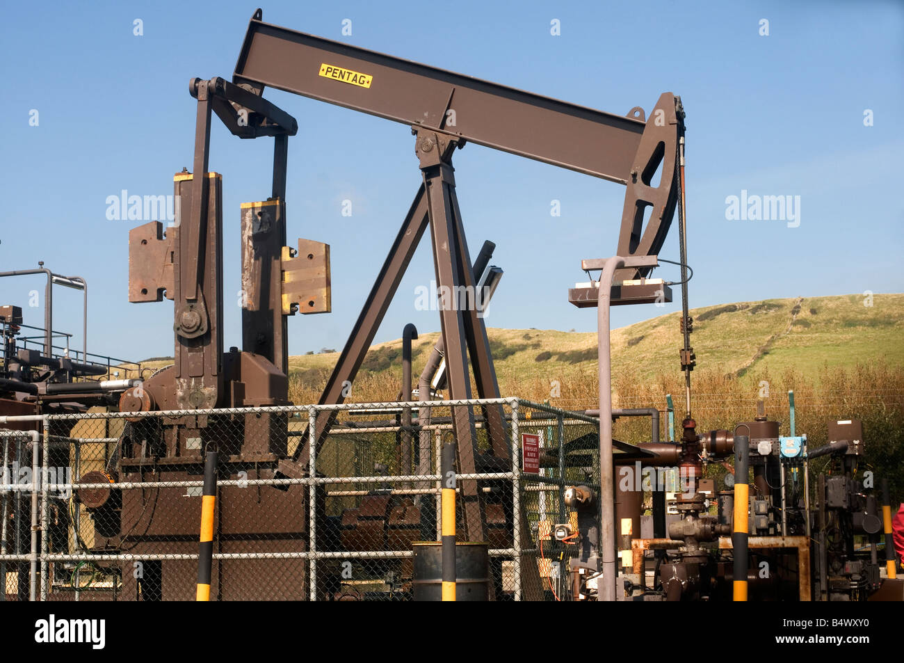 Kimmeridge Bay Dorset England BP nodding donkey pumping oil producing 80 barrels a day Stock Photo