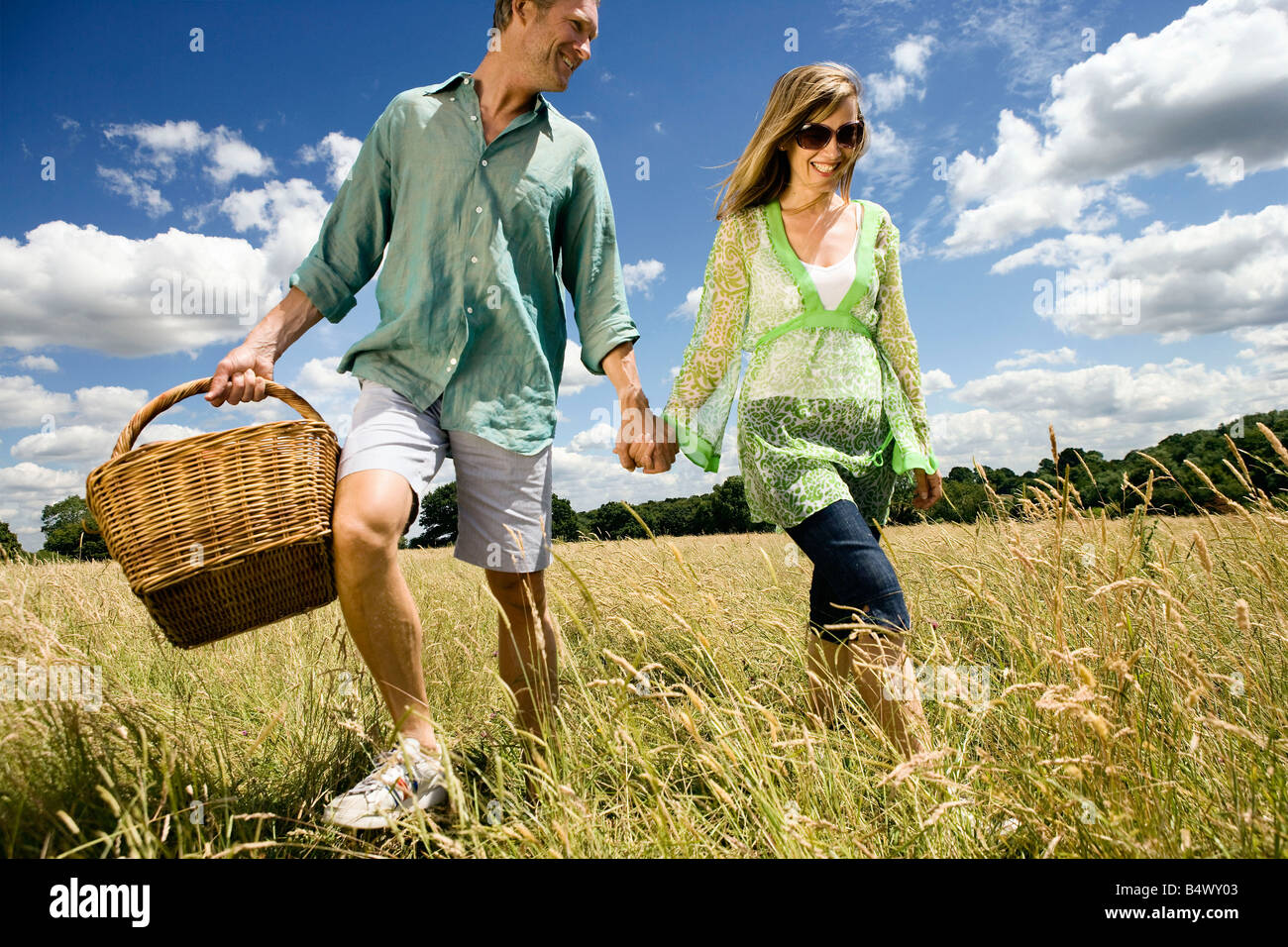 Walking picnic basket hires stock photography and images Alamy