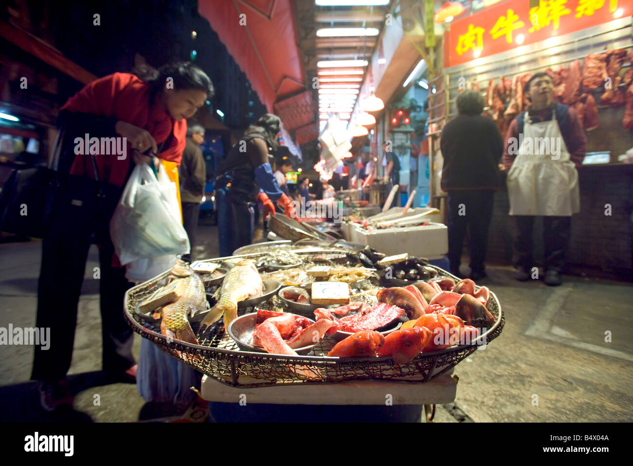 Hong Kong Wan Chai wet market Jan 2005 Local woman buying fish at the wet market Stock Photo