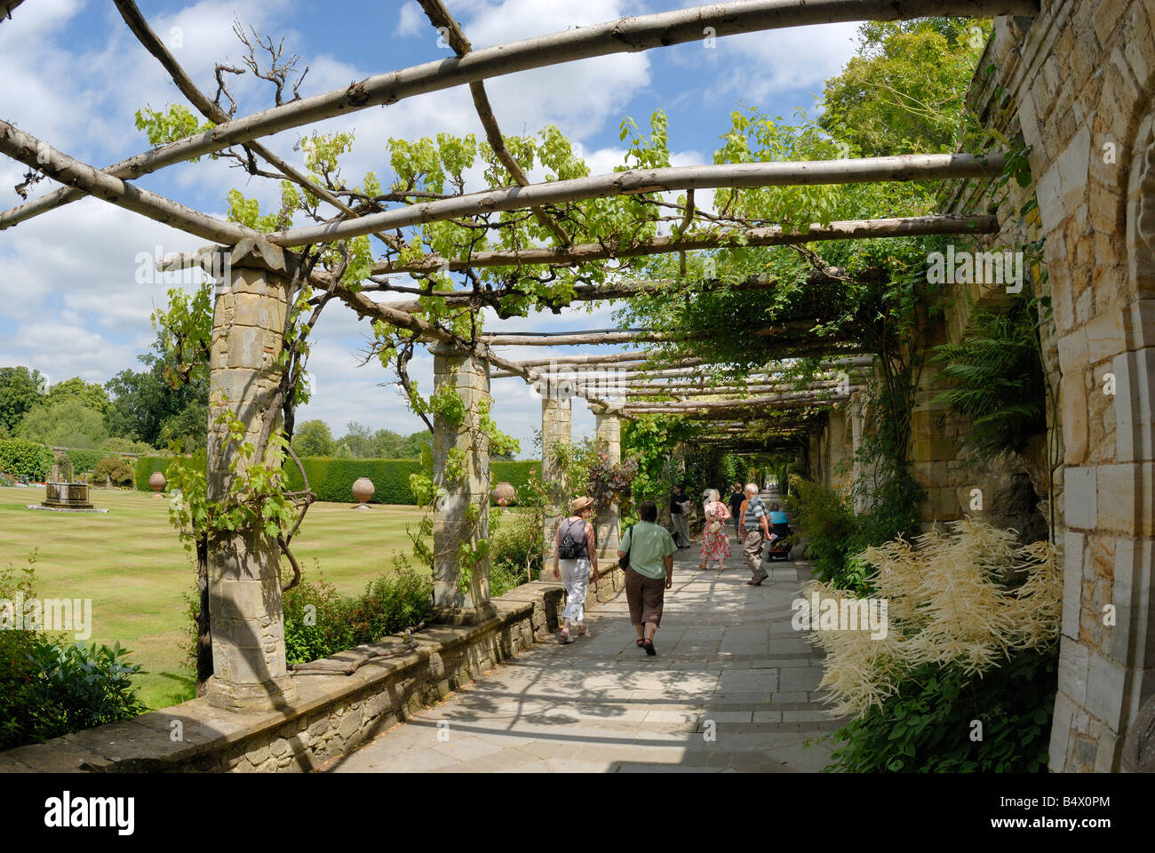 Pergola in the Italian Garden, Hever Castle Stock Photo - Alamy